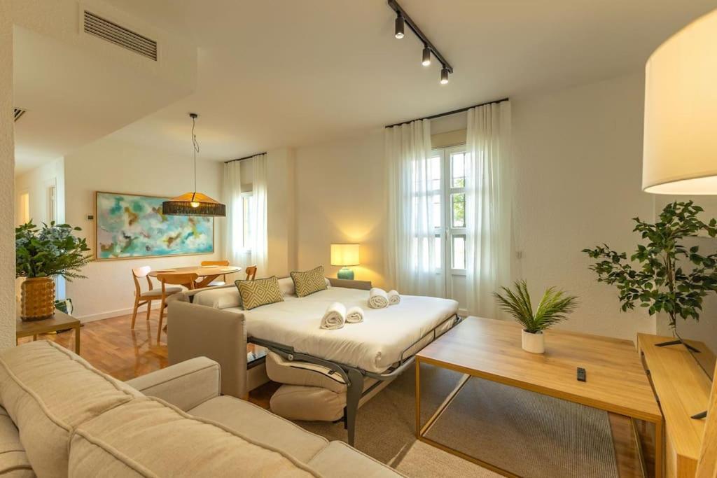 Triana Deluxe By Valcambre Apartment เซบีญา ภายนอก รูปภาพ
