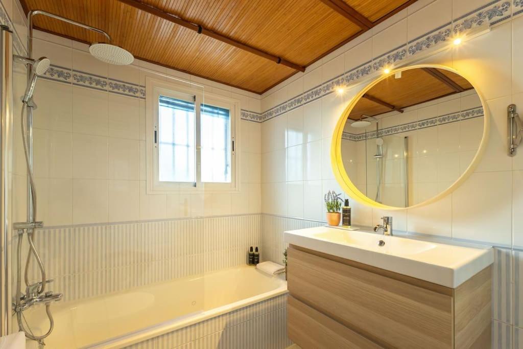 Triana Deluxe By Valcambre Apartment เซบีญา ภายนอก รูปภาพ