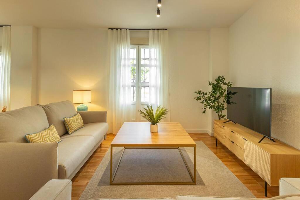 Triana Deluxe By Valcambre Apartment เซบีญา ภายนอก รูปภาพ