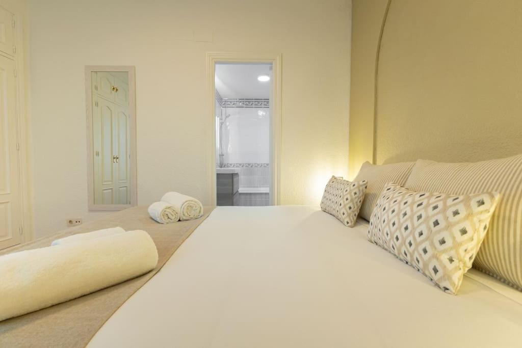 Triana Deluxe By Valcambre Apartment เซบีญา ภายนอก รูปภาพ