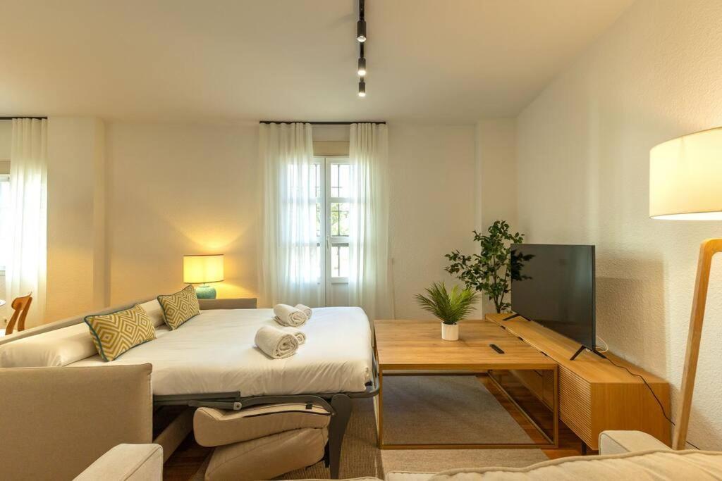 Triana Deluxe By Valcambre Apartment เซบีญา ภายนอก รูปภาพ